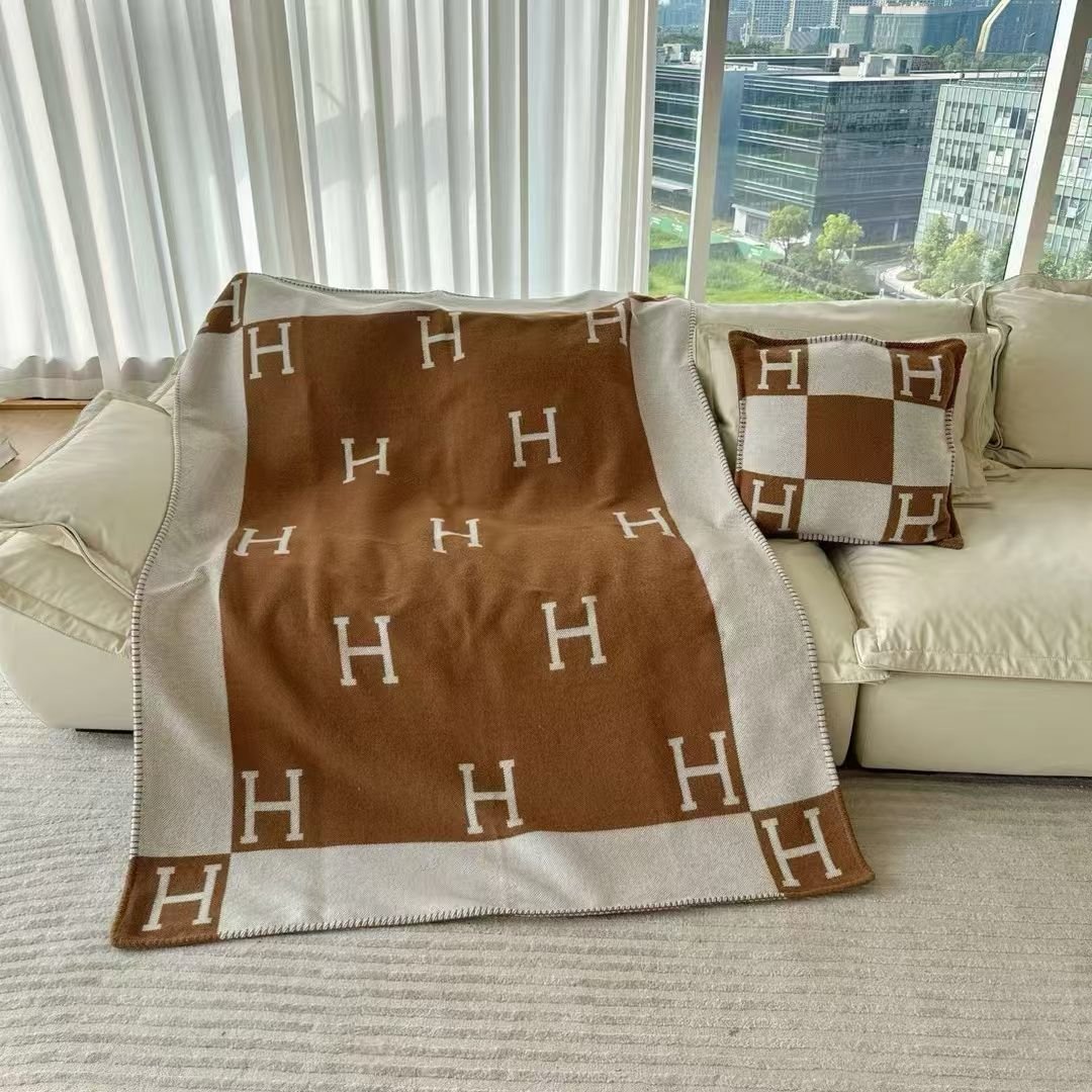 Hermes Blanket, Master Quality with different colors available.